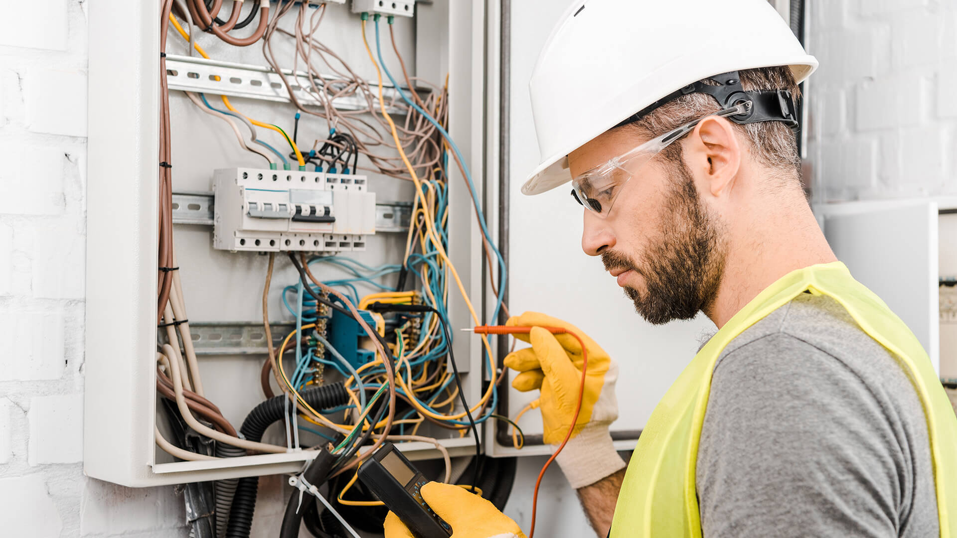 The Importance of Hiring an Electrician